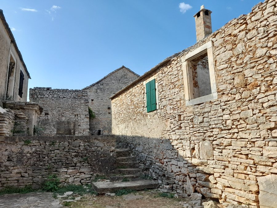 File:Humac, island of Hvar 20220727 01.jpg