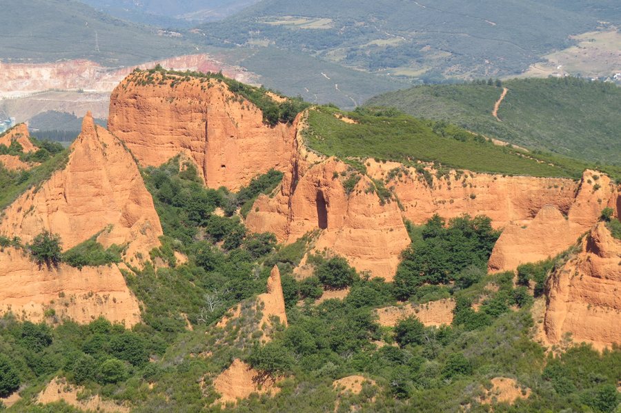File:Carucedo, León, Spain - panoramio (1).jpg