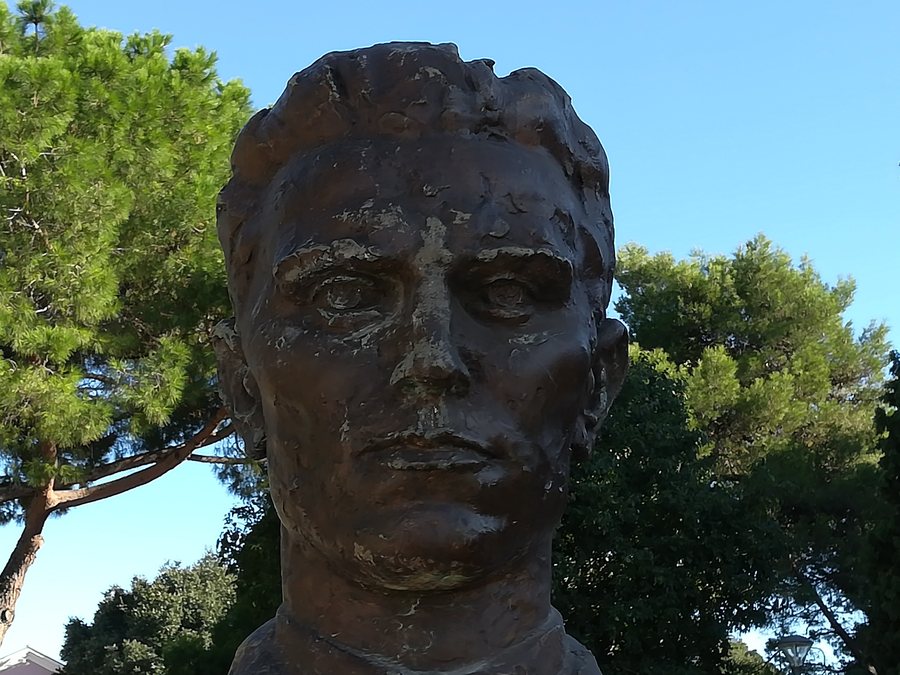 File:Jurica Kalac - Titov park (Pula) 02.jpg