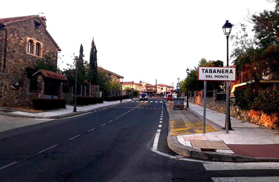 File:Entrada a Tabanera del Monte.jpg
