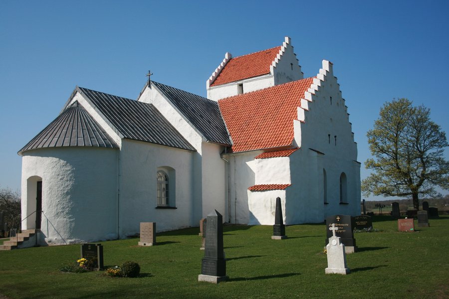 File:Ravlunda kyrka, Simrishamn kommun.jpg