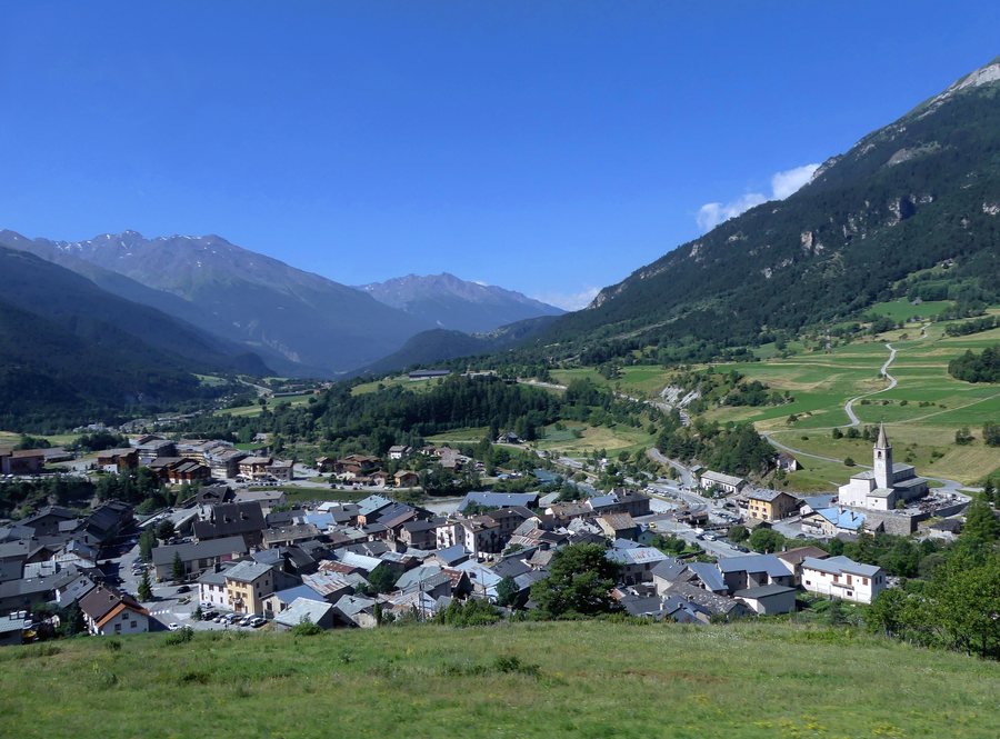 File:Panorama de Termignon à Val-Cenis en été (juillet 2023).JPG