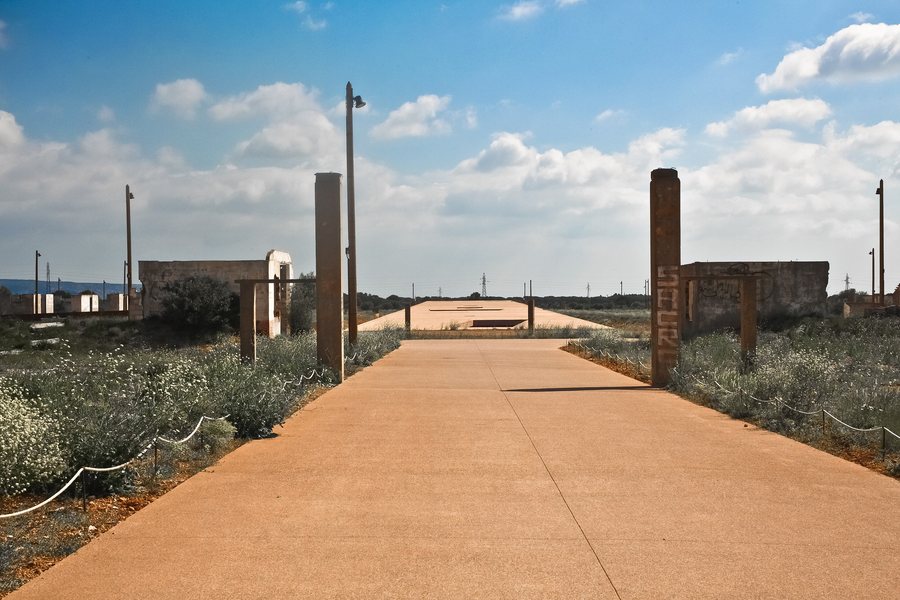 File:Camps de Rivesaltes 16-05 MH-PO 6797.jpg