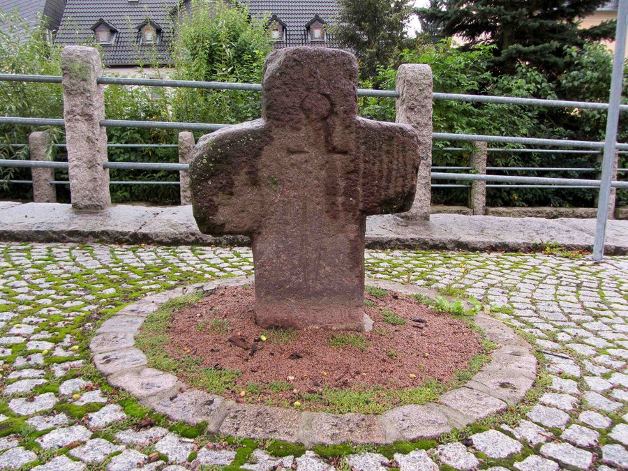 File:Claußnitz Steinkreuz.jpg