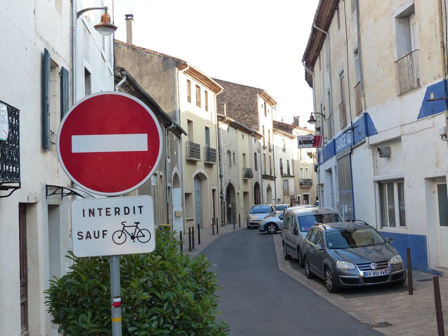 File:Saint-Gervais-sur-Mare panneau B1 panonceau M9v1.jpg
