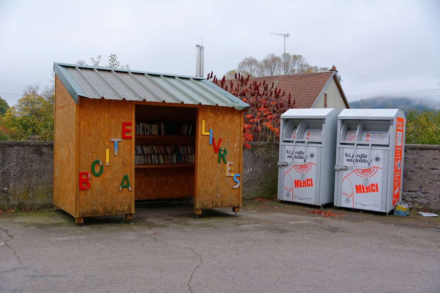 File:2019-10-28 17-14-17 microbibli-Granges-sur-Vologne.jpg