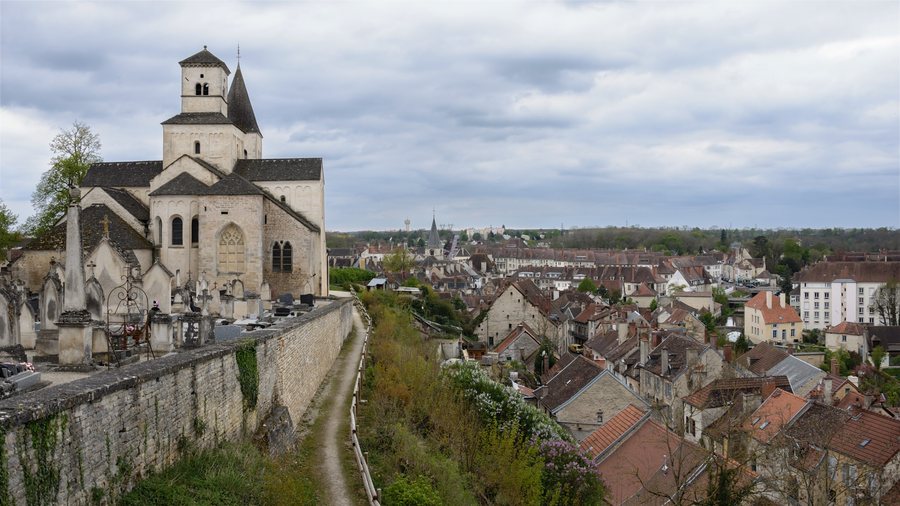 File:Eglise Saint-Vorles dominant Chatillon-sur-Seine.jpg