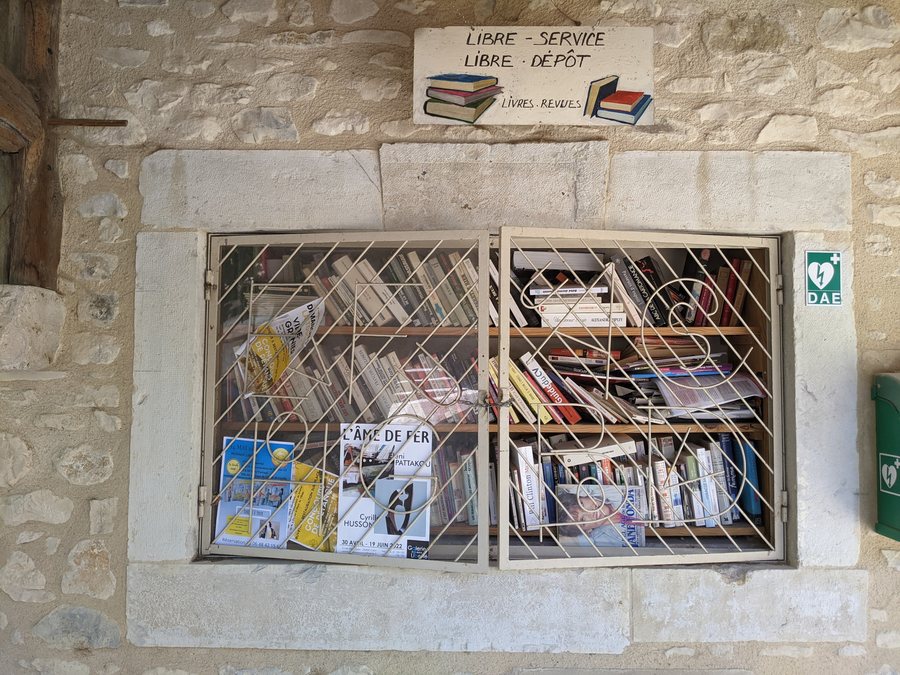 File:La Touche - Boîte à livres (mai 2022).jpg
