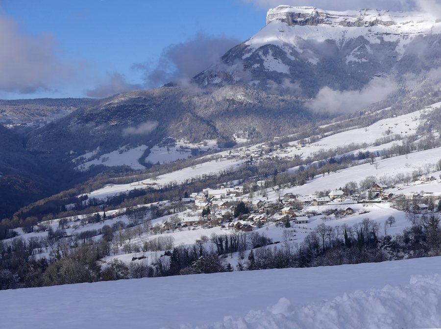 File:Thoiry et le Margériaz enneigés (décembre 2021).JPG