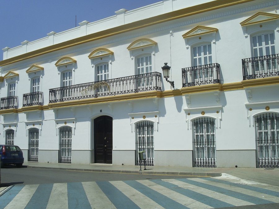 File:Colegio de Nuestra Sra. del Carmen, Puebla de la Calzada.jpg