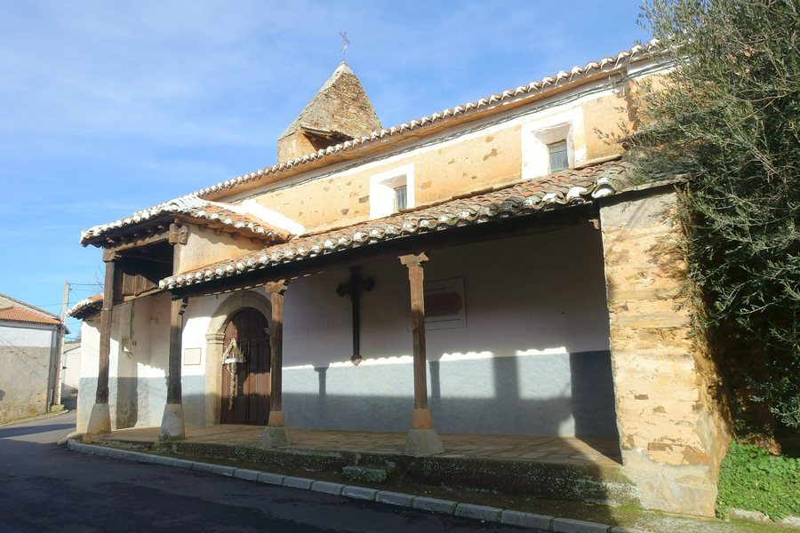 File:Iglesia de Santiago Apóstol, Brazuelo 02.jpg