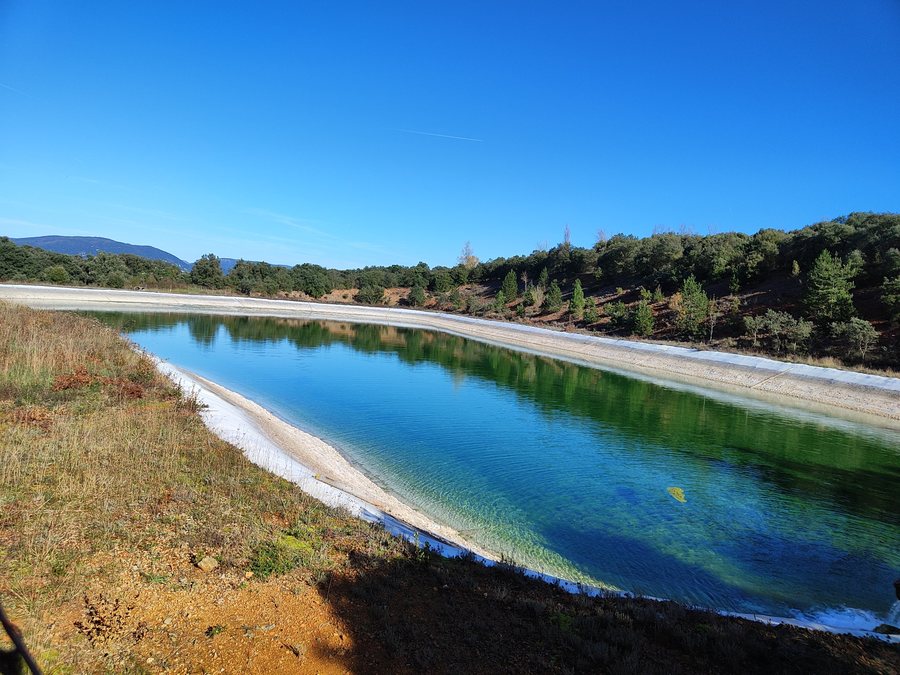 File:Balsa de agua, Genevilla.jpg