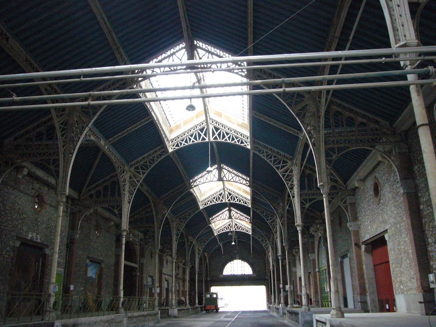 Les établissements Byrrh à Thuir mit der von den Ateliers Gustave Eiffels ausgeführten Dachkonstruktion
