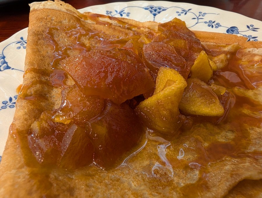 File:Crêpes à Lannion (82817).jpg