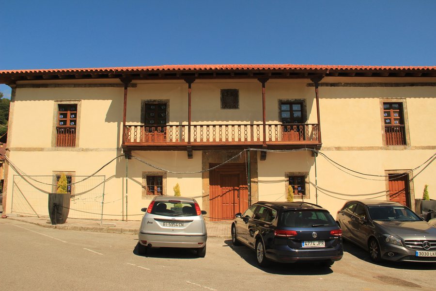 File:Palaciu d'Abaxo de Cenera (01).jpg