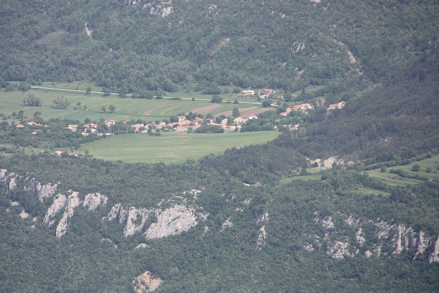 File:Vojak (mountain), view to Boljunsko Polje.jpg
