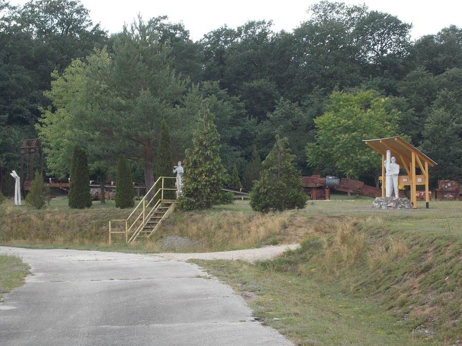 Nördlicher Bereich der Bergbausammlung am ehemaligen Schacht in Majkpuszta bei Oroszlány