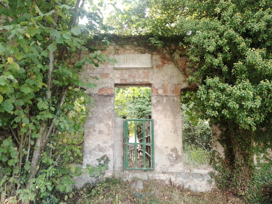 File:Antigua Escuela pública de Añes.jpg