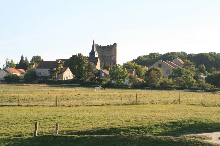 File:Maurepas 78 Donjon et Eglise.jpg