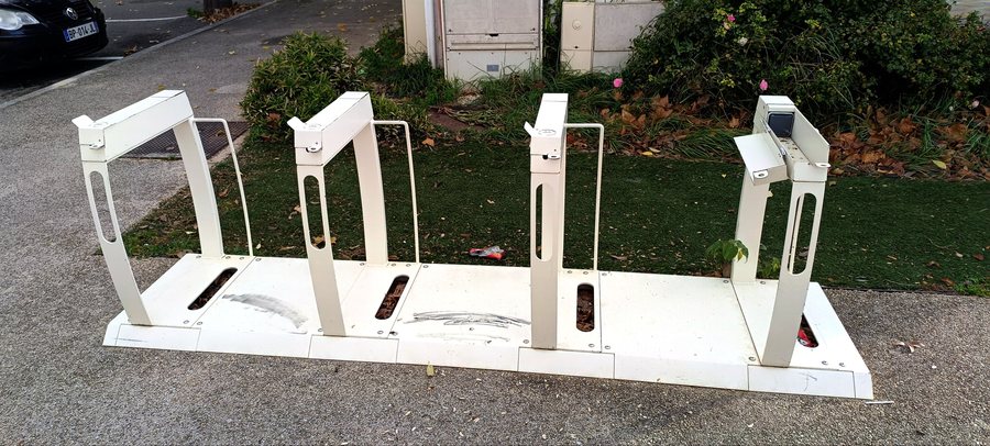 File:Punionica električnih bicikla,Lapalud.jpg