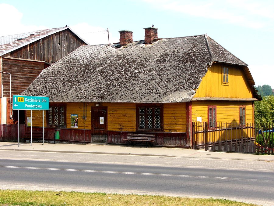 Wooden house at Rynek 35 in Wąwolnica