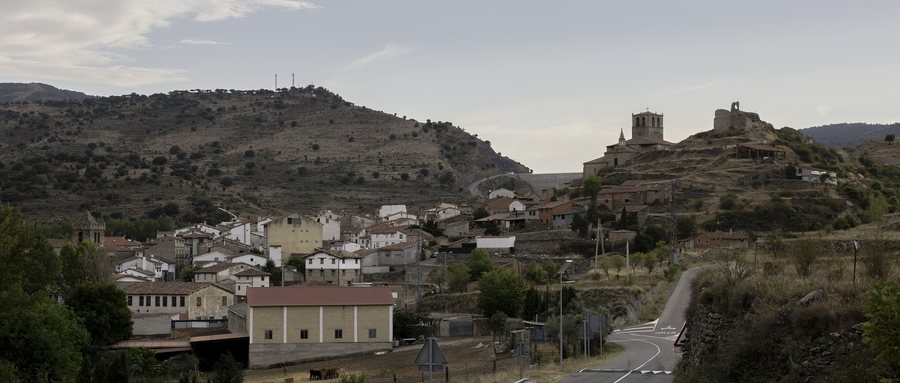 File:Vista de Enciso, La Rioja, España, 2021-08-31, DD 54.jpg