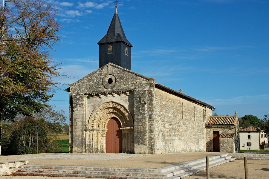File:27 L'èglise Notre Dame de Maisonnay.jpg