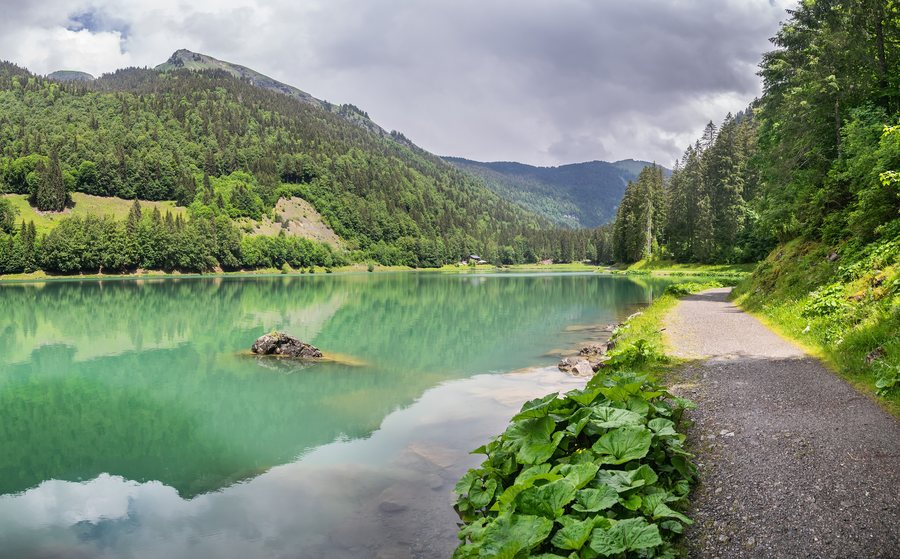 File:Lac de Montriond 35.jpg