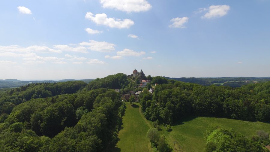 Luftaufnahme der Burg Hohenstein bei Kirchensittenbach