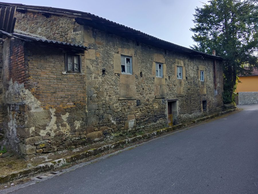 File:Casa García Argüelles - San Martín del Rey Aurelio Asturias.jpg