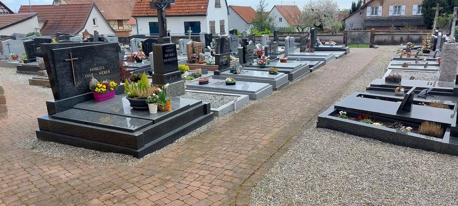 File:Batzendorf cimetière église3.jpg