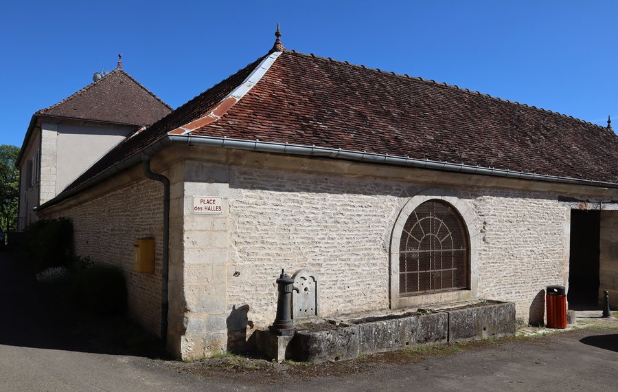 File:Montsaugeon (52) Halles - 01.jpg