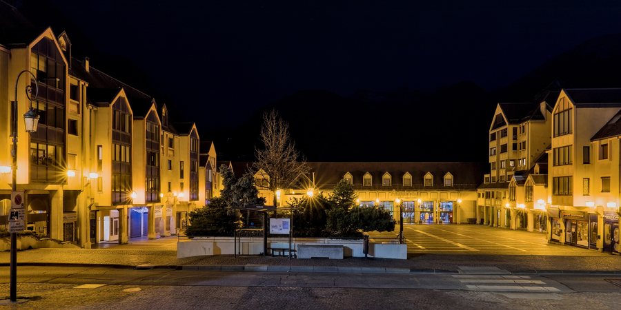 File:Saint-Jean-de-Maurienne - Nuit - 01.jpg