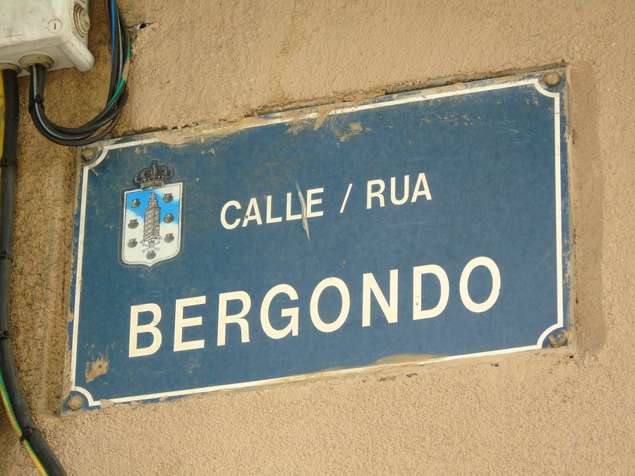 File:Rúa Bergondo.001 - A Coruña.jpg