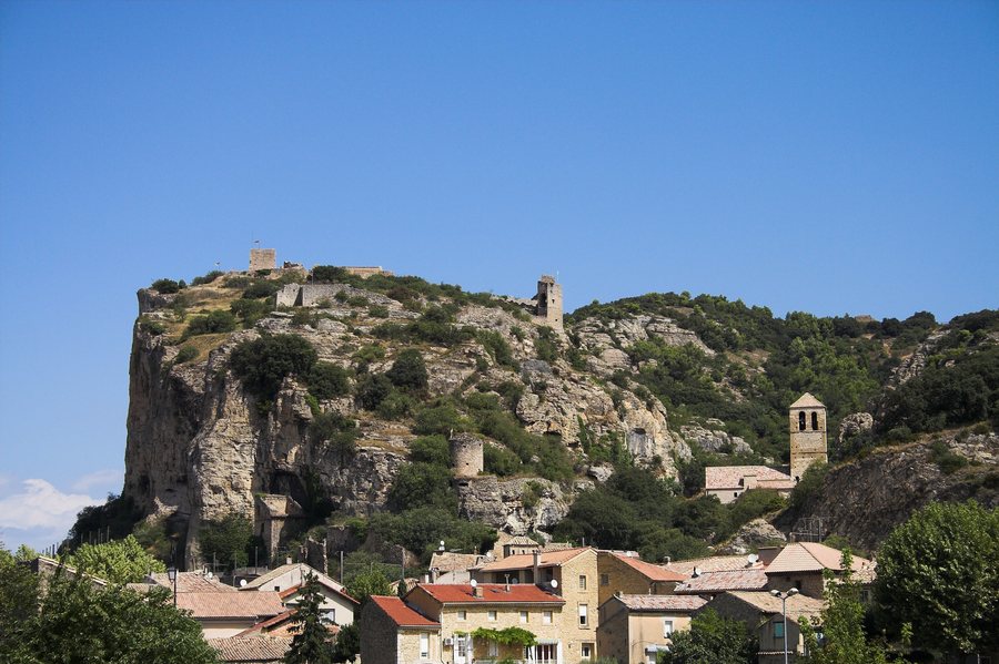 File:Forteresse Mornas FRA 001.jpg