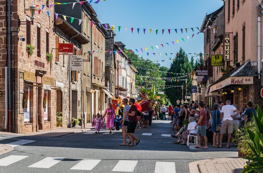 File:Fete des Parisiens in Saint-Cyprien-sur-Dourdou 01.jpg