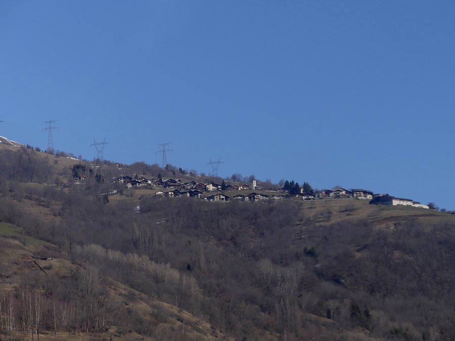 File:Village de Valezan vu de la vallée près d'Aime (hiver 2022).JPG
