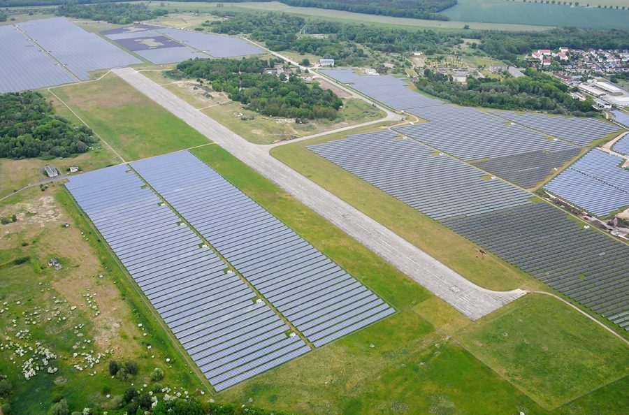 Luftaufnahme des Flugplatzes Tutow in Mecklenburg-Vorpommern