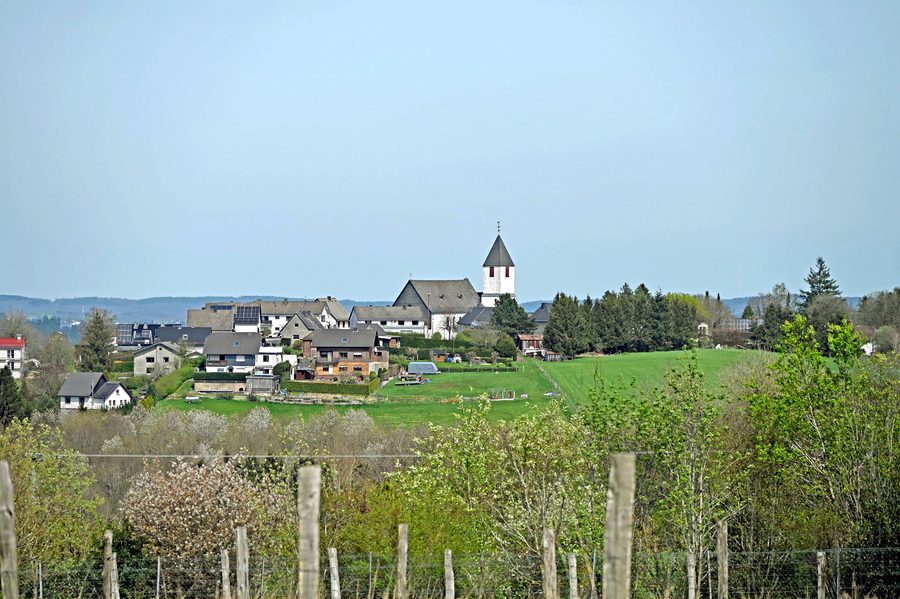 Hollerath von Südwesten mit der umliegenden Landschaft
