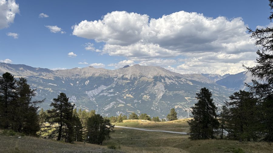 File:Uvernet-Fours - Panorama depuis Pra-Loup.jpg