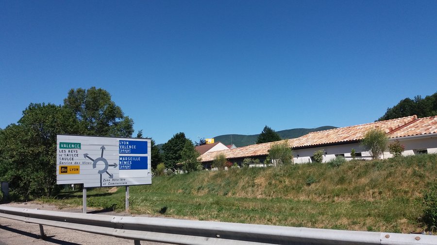 File:Les Tourrettes - Nationale 7 - Panneau de direction du prochain rond-point, en remontant vers le nord.jpg