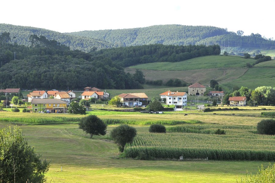 File:Bárcena de Cicero, Lamadrid.jpg