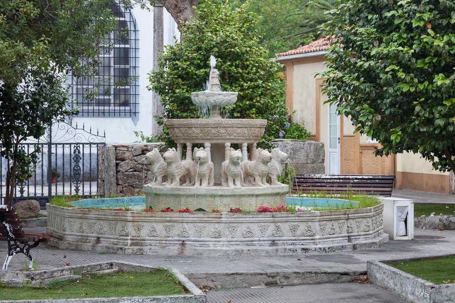 File:2016. Fonte dos leóns. A Ponte do Porto. Camariñas. Galiza-1.jpg