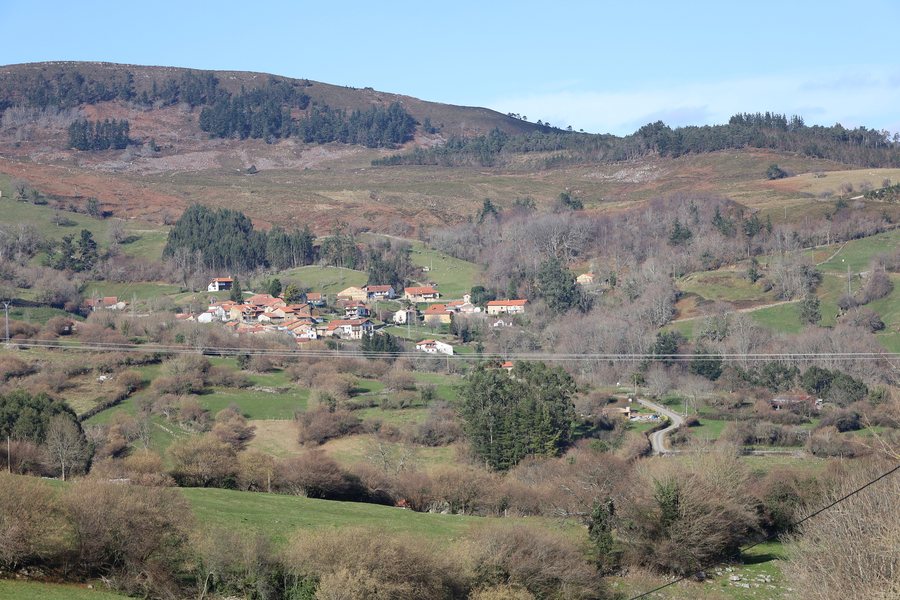 File:Quintana de Toranzo. nucleo.jpg