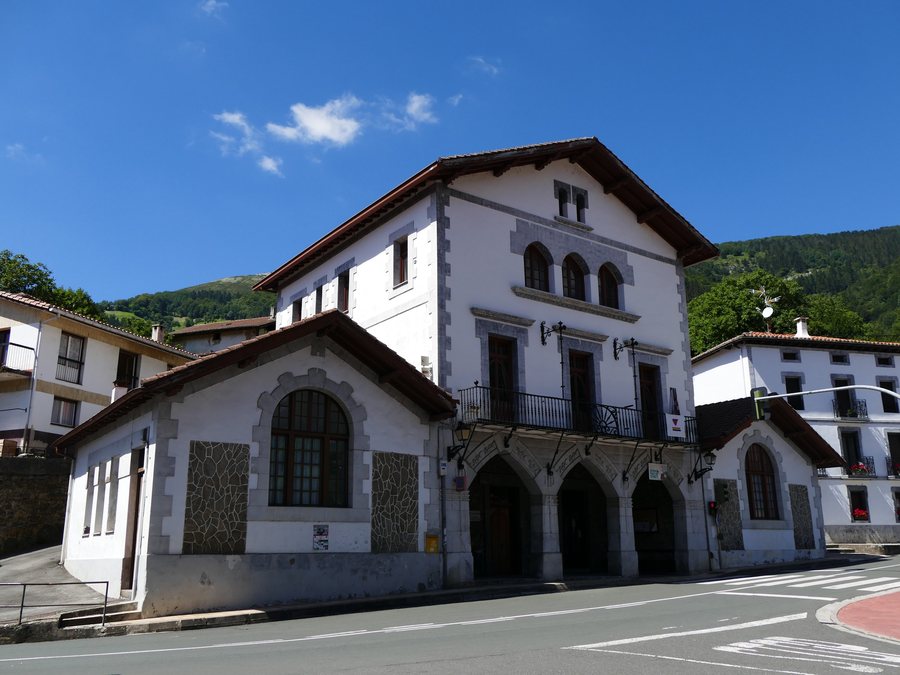 File:Errezil - Ayuntamiento - 1.jpg