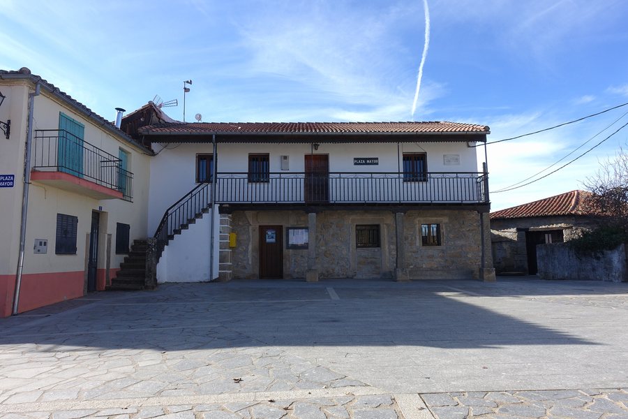 File:Ayuntamiento de Nava de Francia.jpg
