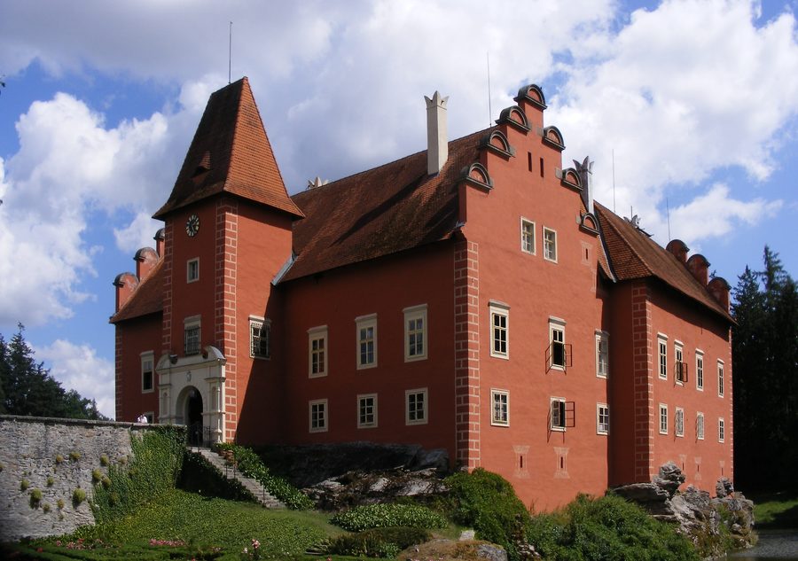 Červená Lhota Castle by the lake