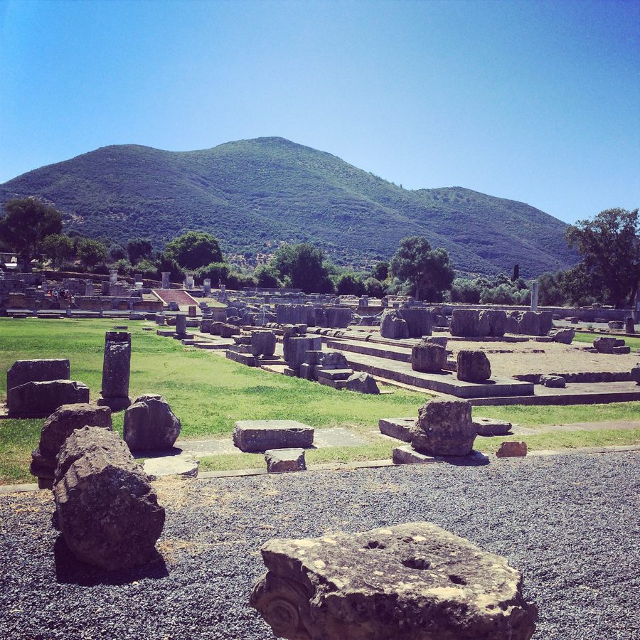 Historische Ruinen der archäologischen Stätte Ancient Messini in der messinischen Landschaft