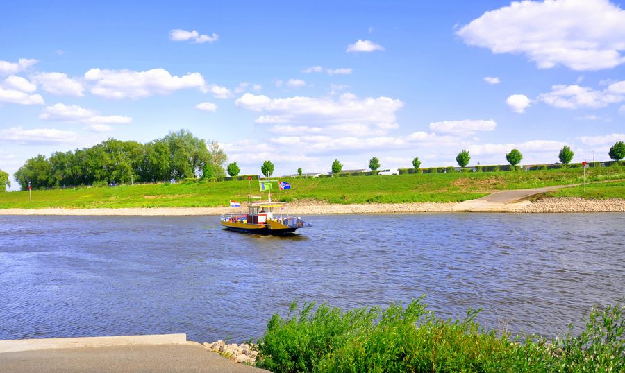 Bicycle ferry on the IJssel near Lathum