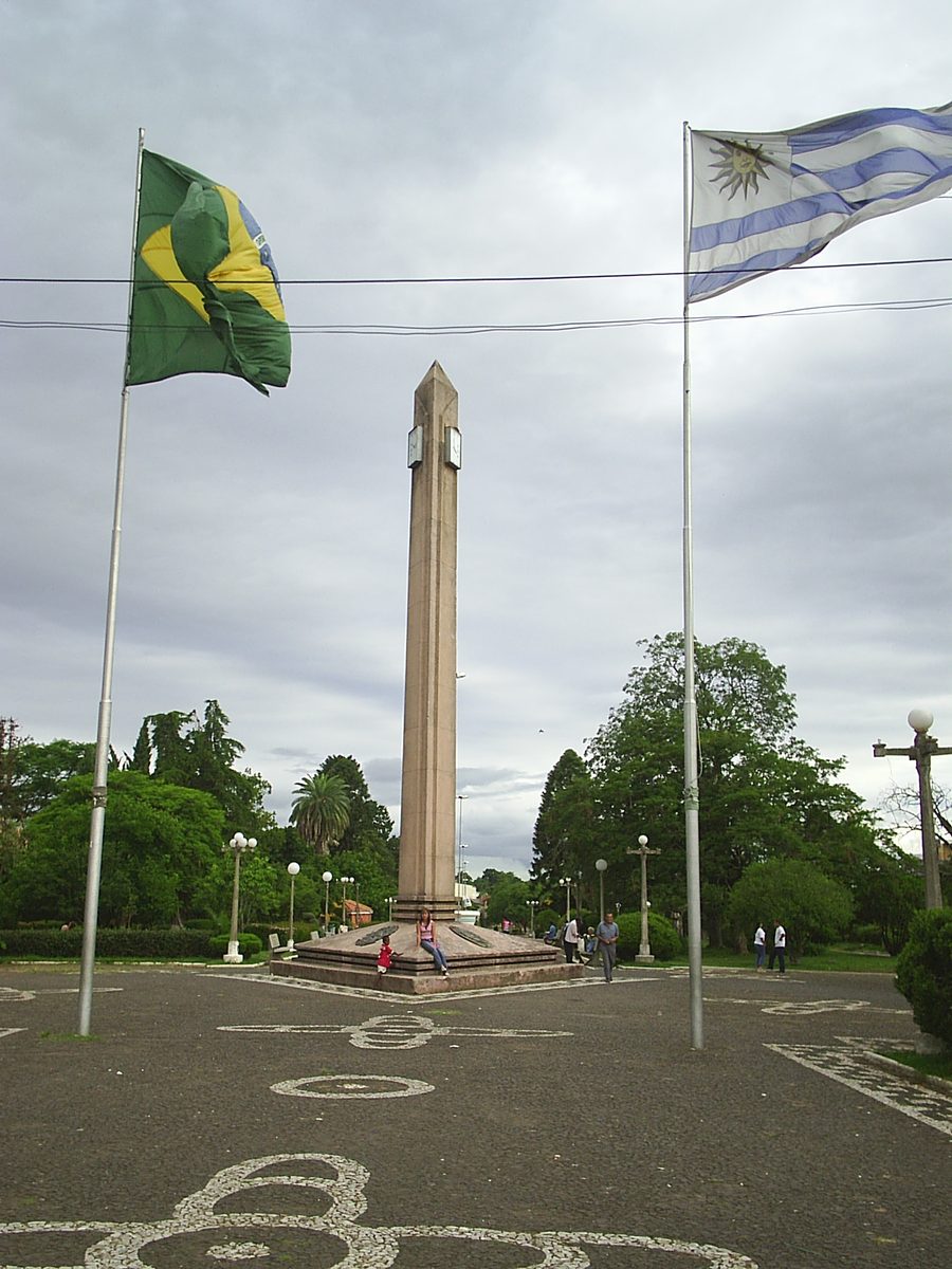 Border scene at the Frontera de la Paz in Rivera